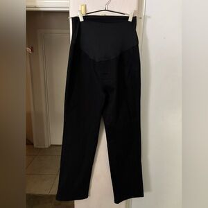 Excellent condition Black maternity Pants w/ faux back pockets Size Medium